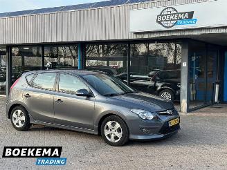 Damaged car Hyundai I-30 1.4i i-Motion Business Climate Stoelverw. 2011/5