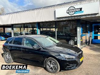 Vaurioauto  passenger cars Hyundai I-30 1.5 T-GDi MHEV Stoel&Stuur Verwarming + Ventilatie Navigatie Camera 2020/11