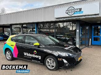 krockskadad bil auto Ford Focus 1.0 EcoBoost Business Navigatie Climate Cruise Camera 2021/11