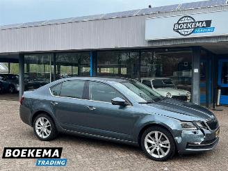 Voiture accidenté Skoda Octavia 1.0 TSI Business Ed Navigatie Canton Stoelverw. Climate Cruise PDC 2019/11