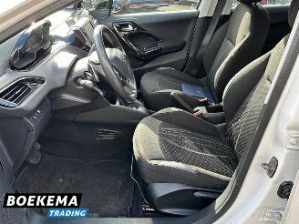 Peugeot 208 1.2 e-VTi Active Automaat Navigatie Climate picture 13