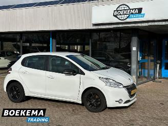 uszkodzony samochody osobowe Peugeot 208 1.2 e-VTi Active Automaat Navigatie Climate 2014/1