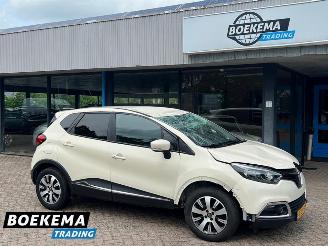 Damaged car Renault Captur 0.9 TCe Expression Keyless Airco Cruise Trekh. 2014/5