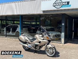 krockskadad bil motor Honda NT 650 Deauville 1998/8