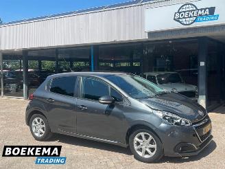 damaged passenger cars Peugeot 208 1.2 PureTech Allure Navigatie Airco Cruise PDC 2016/2