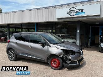 Coche accidentado Renault Captur 1.2 TCe Helly Hansen Automaat Navigatie Climate Cruise Camera 2015/2