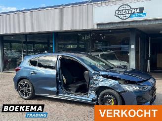 Schadeauto Ford Focus 1.0 Hybrid ST Line Keyless LED Climate Navi Cruise PDC 2023/9
