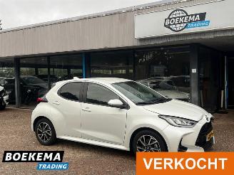 krockskadad bil auto Toyota Yaris 1.5 Hybrid Keyless Navi Climate Cruise stoelverw. 2023/1