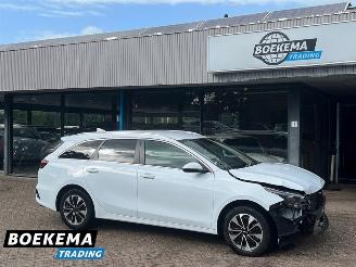 damaged passenger cars Kia Ceed 1.6 GDI PHEV Aut Led Keyless Virtual Navi Climate Cruise 2023/11