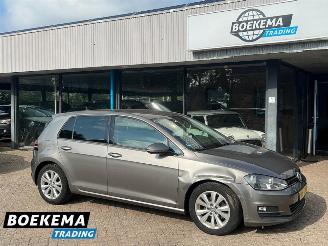 krockskadad bil auto Volkswagen Golf 1.0 TSI Connected Navi Climate Cruise 2017/3