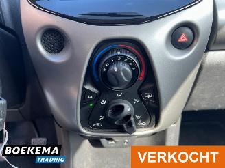 Toyota Aygo 1.0 VVT-i x-play Airco Camera Cruise Carplay picture 27