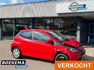 Unfallwagen Toyota Aygo 1.0 VVT-i x-play Airco Camera Cruise Carplay 2016/11