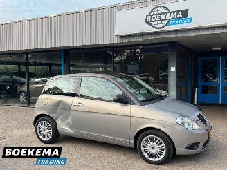 krockskadad bil auto Lancia Ypsilon 1.4 Oro Airco Two-Tone 2010/3