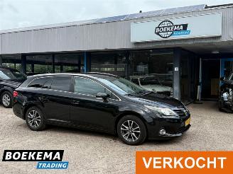 Schadeauto Toyota Avensis wagon 1.8 VVTi Business Navigatie Harman Kardon Camera PDC Cruise 2013/5