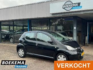 Damaged car Toyota Aygo 1.0-12V Navigator Automaat Airco 5-Deurs 2011/1