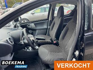 Toyota Aygo 1.0-12V Navigator Automaat Airco 5-Deurs picture 16