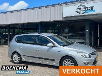 Damaged car Hyundai I-30 CW 1.6i i-Motion Climate Cruise Trekhaak 2011/6