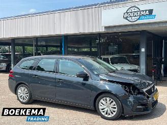 damaged passenger cars Peugeot 308 SW 1.2 PureTech Blue Lease Navigatie Climate Cruise 2019/7