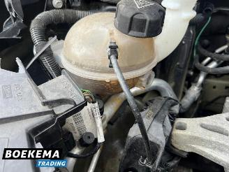 Peugeot 208 1.2 e-VTi Envy Aut Navi Clima Cruise PDC picture 9