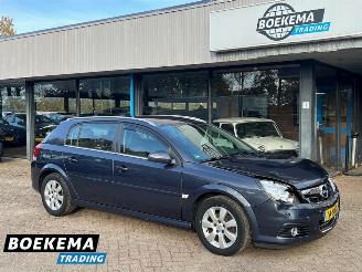 Auto incidentate Opel Signum 2.2 16V Executive 155PK Aut Navi Cruise PDC Trekh. 2006/1