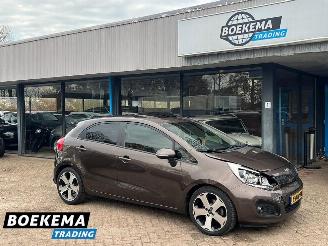 uszkodzony samochody osobowe Kia Rio 1.4 CVVT 110PK Super Pack Leer Open-Dak Navigatie Stoelverw 2013/4