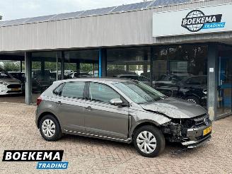 krockskadad bil auto Volkswagen Polo 1.0 Airco Cruise Carplay 2020/10
