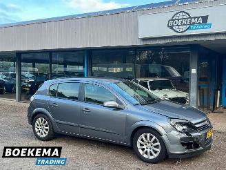 uszkodzony samochody osobowe Opel Astra 1.6 Sport 105PK Cruise Climate Trekhaak 2004/6