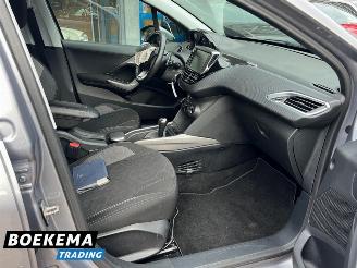 Peugeot 2008 1.2 PureTech Automaat Navi Cruise PDC picture 17