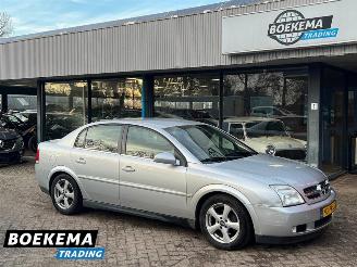damaged passenger cars Opel Vectra 2.2 16V Elegance 155PK Aut Cruise PDC Trek. 2004/10