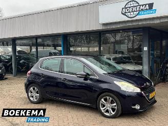 Schadeauto Peugeot 208 1.2 VTi Allure Led Navi Climate Cruise 2014/5