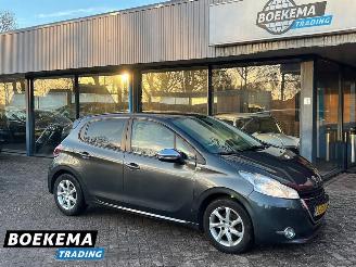 Coche accidentado Peugeot 208 1.2 PureTech Style Navi Climate Cruise PDC 2014/12
