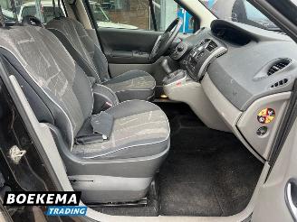 Renault Grand-scenic 1.6 16V Dynamique 7-Pers Climate Cruise picture 21