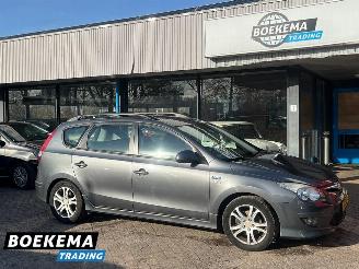 damaged passenger cars Hyundai I-30 CW 1.4i i-Drive Cool Airco Trekhaak 2011/6