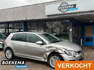 Schadeauto Volkswagen Golf 1.2 TSI Trend Edition AppleCar Climate Stoelverw. Cruise 2014/12