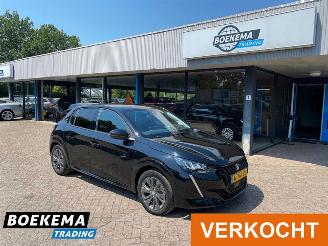 Voiture accidenté Peugeot e-208 EV Allure Pack 50 kWh Navi I-cockpit Camera Apple-Carplay 2021/11