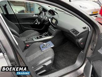 Peugeot 308 SW 1.2 PureTech Premium Panorama Automaat Navigatie Trekhaak PDC picture 17
