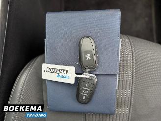 Peugeot 308 SW 1.2 PureTech Premium Panorama Automaat Navigatie Trekhaak PDC picture 18