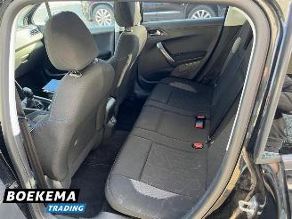 Peugeot 2008 1.2 PureTech Allure Navigatie Camera Climate picture 18