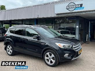 krockskadad bil auto Ford Kuga 1.5 EcoBoost Titanium 4WD Automaat Navigatie Stoel + Stuurverwarming 2017/1