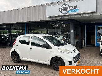 damaged passenger cars Peugeot 107 1.0 12V XR Airco 5-Deurs 2011/5