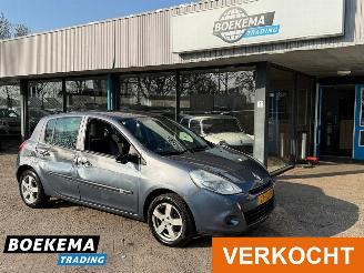 skadebil auto Renault Clio 1.2 TCe Special Line Navigatie Airco 2010/4