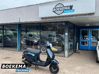 krockskadad bil bromfiets Riya  Lux FB TY50QT-K Snor 2019/2