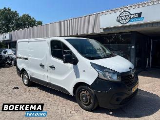 skadebil bedrijf Renault Trafic 1.6 dCi T27 Générique Airco Schuifdeur Trekhaak 2017/6