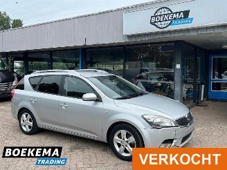 skadebil auto Kia Cee d cee'd 1.4 CVVT Seven Navigatie Airco Cruise Trekhaak 2010/1