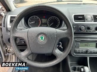 Skoda Fabia 1.6-16V Ambiente Automaat Airco Stoelverwarming PDC Trekhaak picture 20