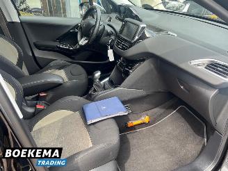 Peugeot 208 1.2 VTi Oxygo Cruise Navi Clima Trekhaak picture 17