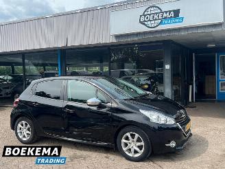 skadebil auto Peugeot 208 1.2 VTi Oxygo Cruise Navi Clima Trekhaak 2014/1