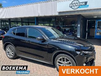 Vaurioauto  passenger cars Alfa Romeo Stelvio 2.0 T AWD Super Stoel-/Stuur Verwarming Memory Keyless 2018/6