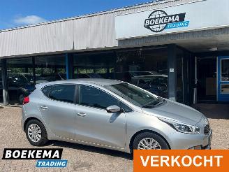 damaged passenger cars Kia Cee d cee'd 1.6 GDI 20th Anniversary Navi Cruise control Airco 2013/8