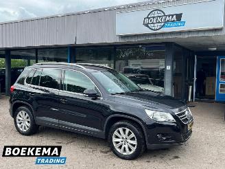 Vaurioauto  passenger cars Volkswagen Tiguan 2.0 TSI Sport&Style 4Motion DSG Leer Stoelverwarming Navigatie 2010/11